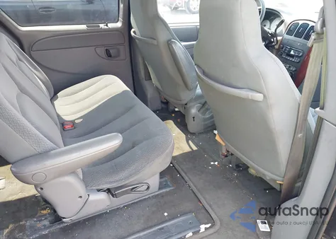 2005 Chrysler Town & Country z USA, uszkodzony, nr VIN 1C4GP45R15B102279